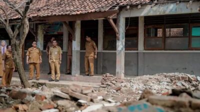 Didampingi Plt Kadisdikpora, Bupati Aep Pastikan Gedung Rusak SD Margamulya I Segera Diperbaiki